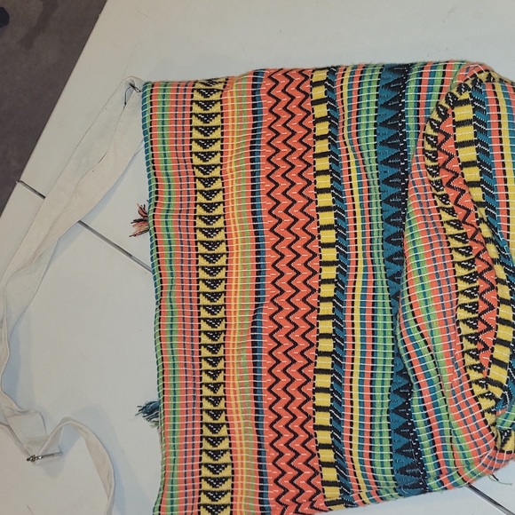 Womens nwts BOHO bag. Large. Has pockets. Bright colors!!! Don't miss it!! - Picture 5 of 5